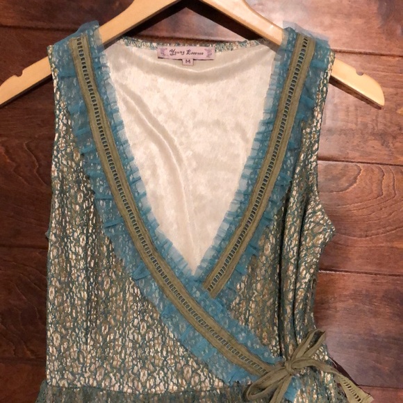 Beautiful dress - Picture 2 of 6